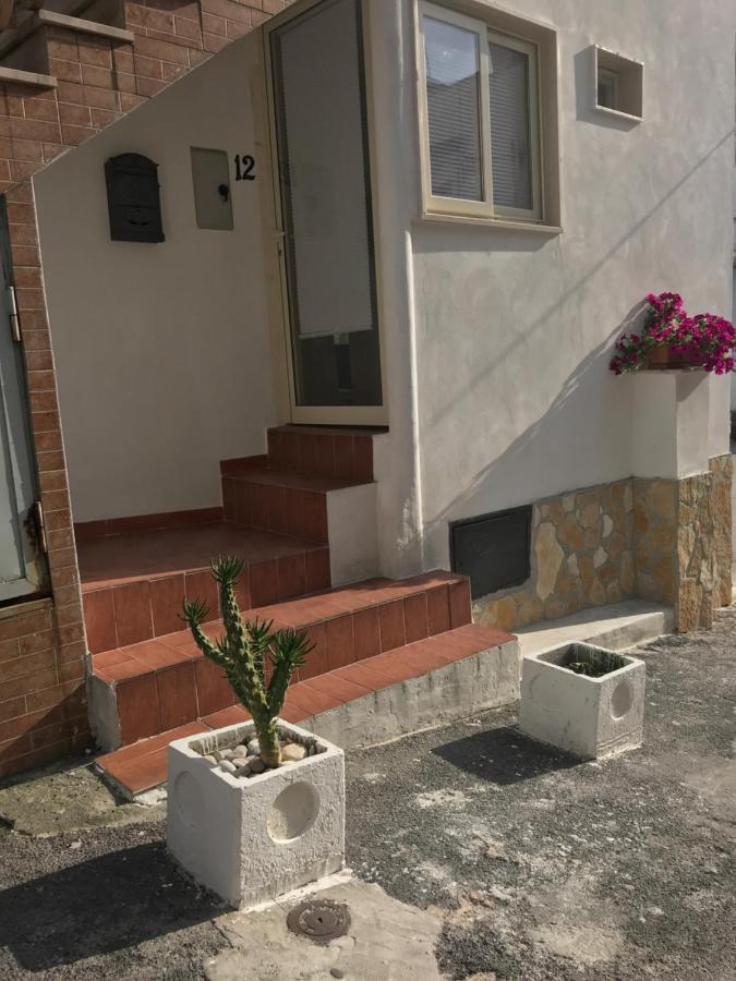 Casa Vacanze Flora ペスキチ エクステリア 写真