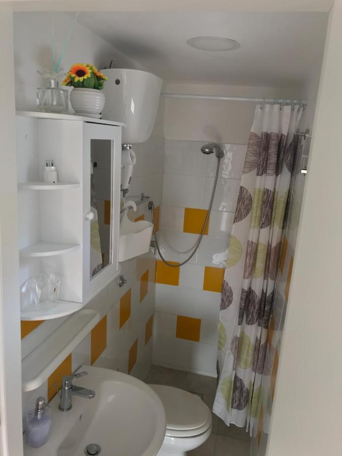 Casa Vacanze Flora ペスキチ エクステリア 写真