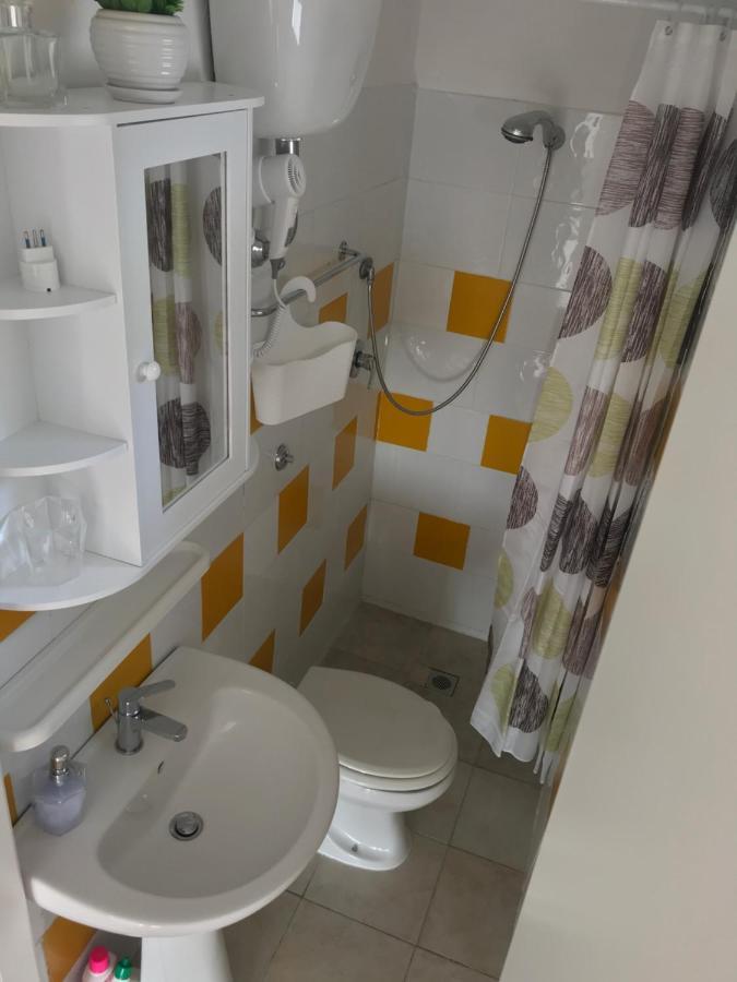 Casa Vacanze Flora ペスキチ エクステリア 写真